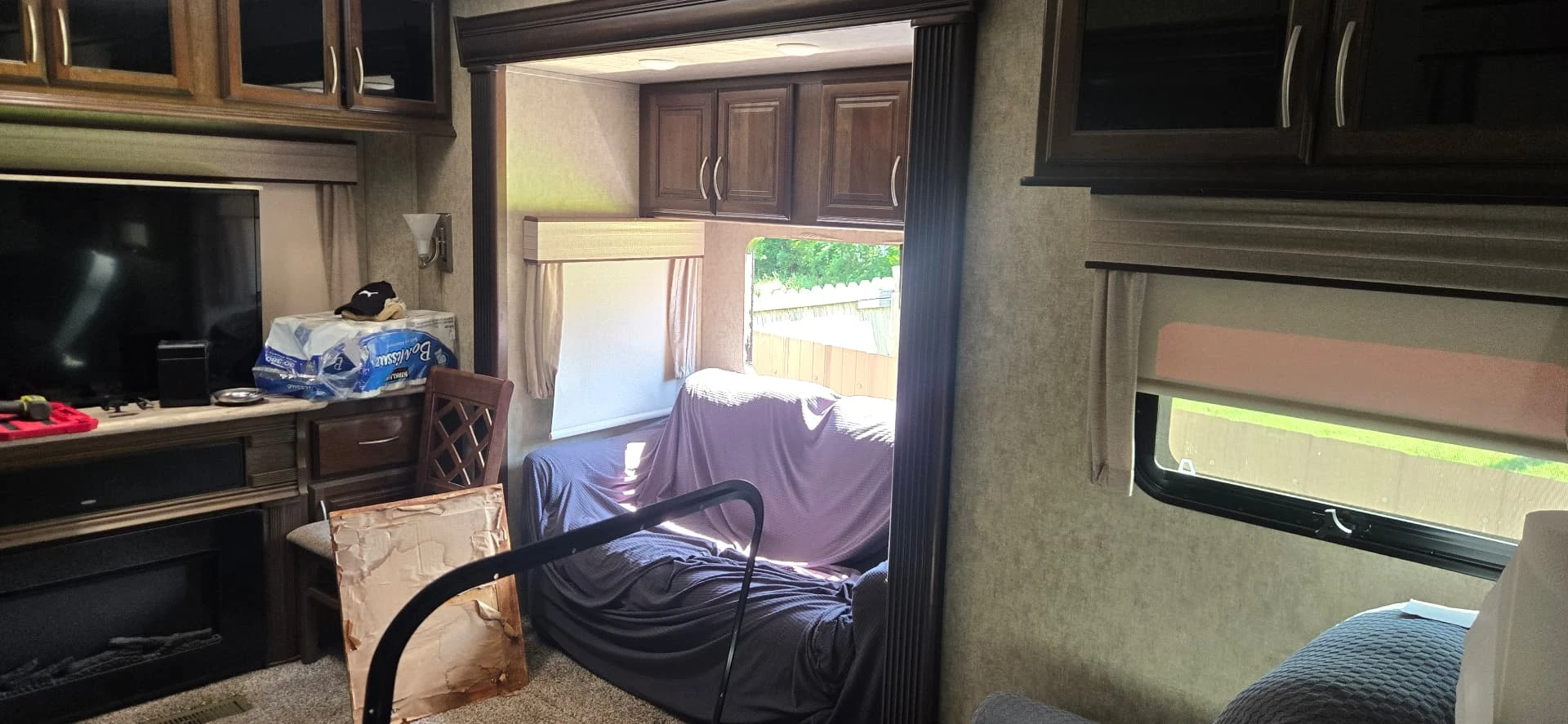 Slide-Outs & Awnings